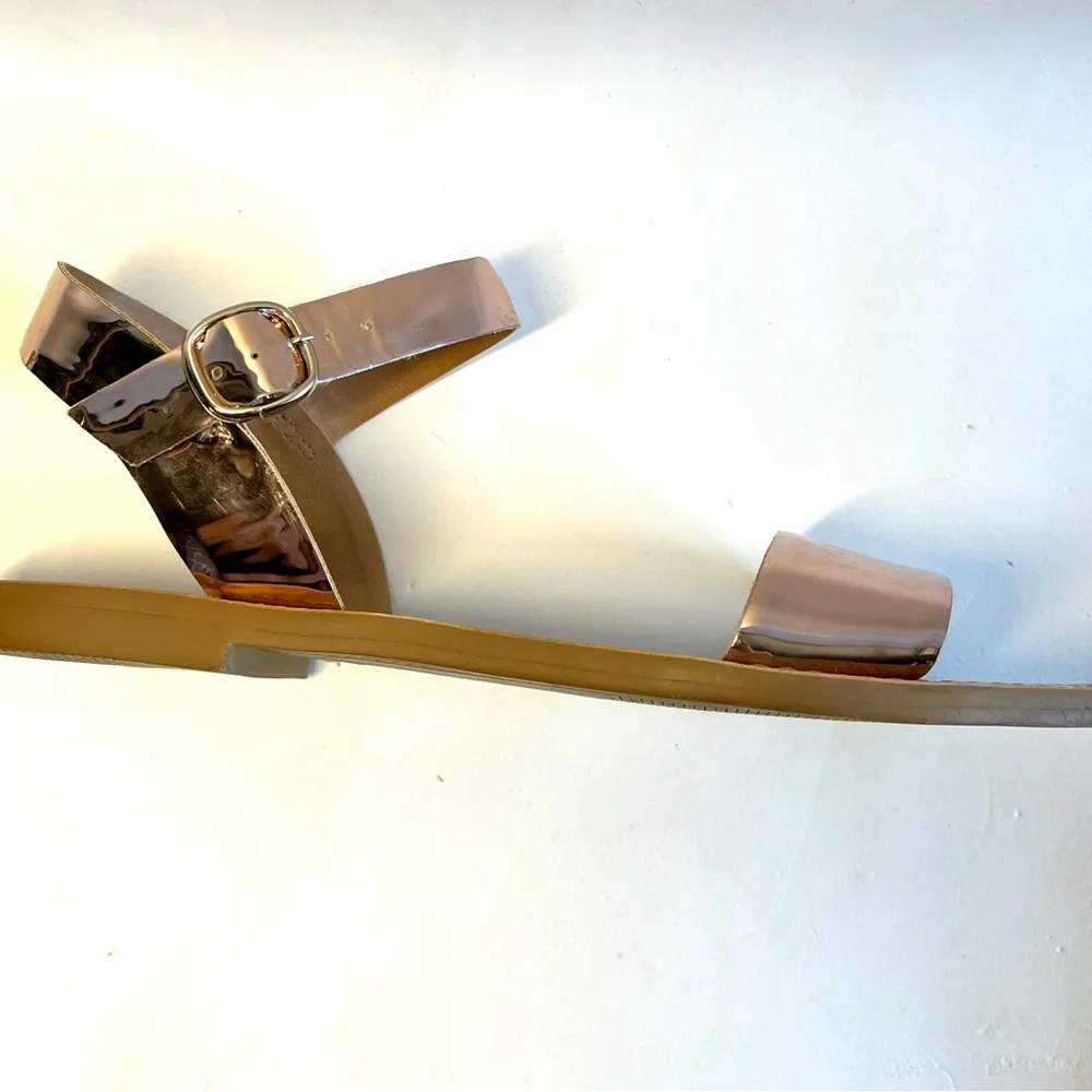 Steve Madden DONDOI Sandals Rose Gold Metallic Look Wide Strap SZ 8 Rubber Soles